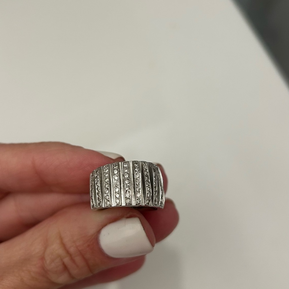 Elegant White Gold Band Ring